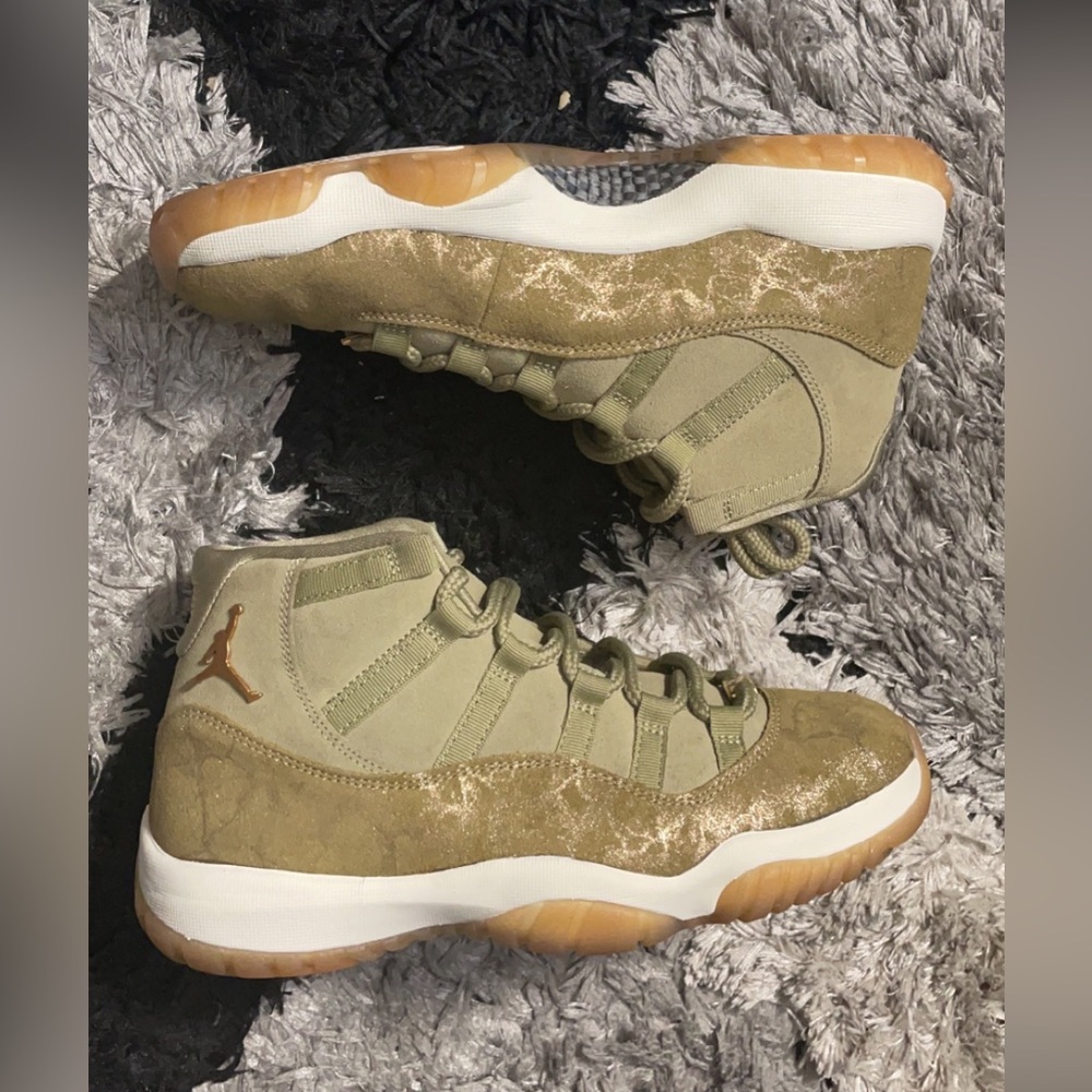 Nike Air Jordan 11 Retro Olive Gold Lux AR0715-200 Women's Size 9.5W / Mens 8